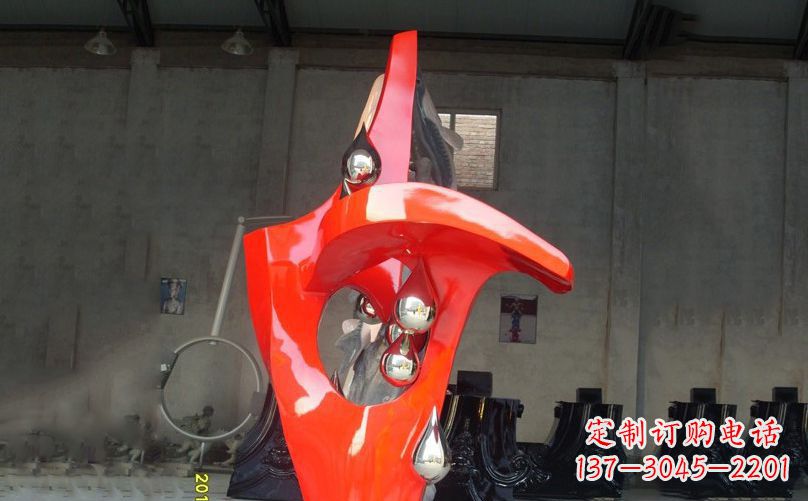 信阳不锈钢水滴雕塑美丽动人