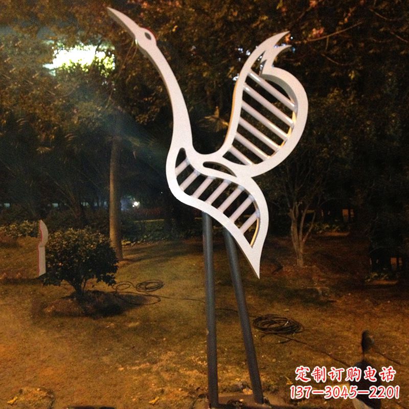信阳仙鹤雕塑精美的不锈钢制作