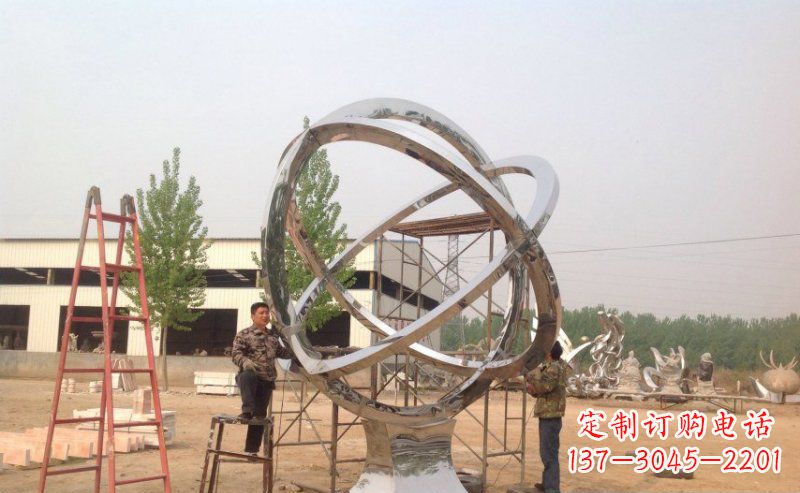 信阳不锈钢抽象圆环雕塑。
