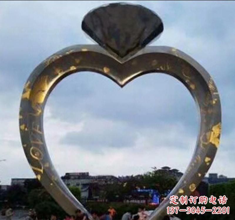 信阳不锈钢创意戒指雕塑拥有独一无二的外观