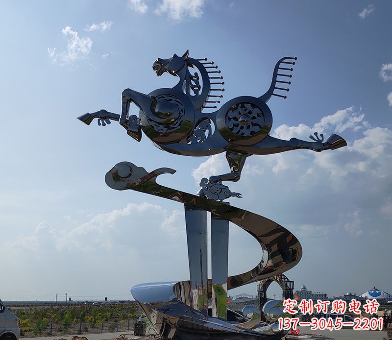 信阳不锈钢大型马踏飞燕景观雕塑集艺术与自然于一体