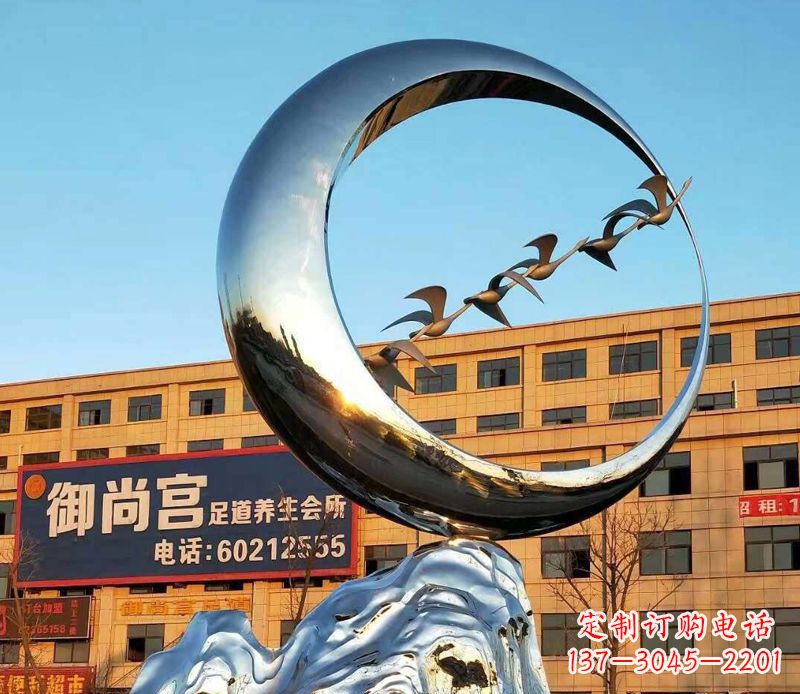 信阳不锈钢大雁雕塑象征着生机勃勃的美丽