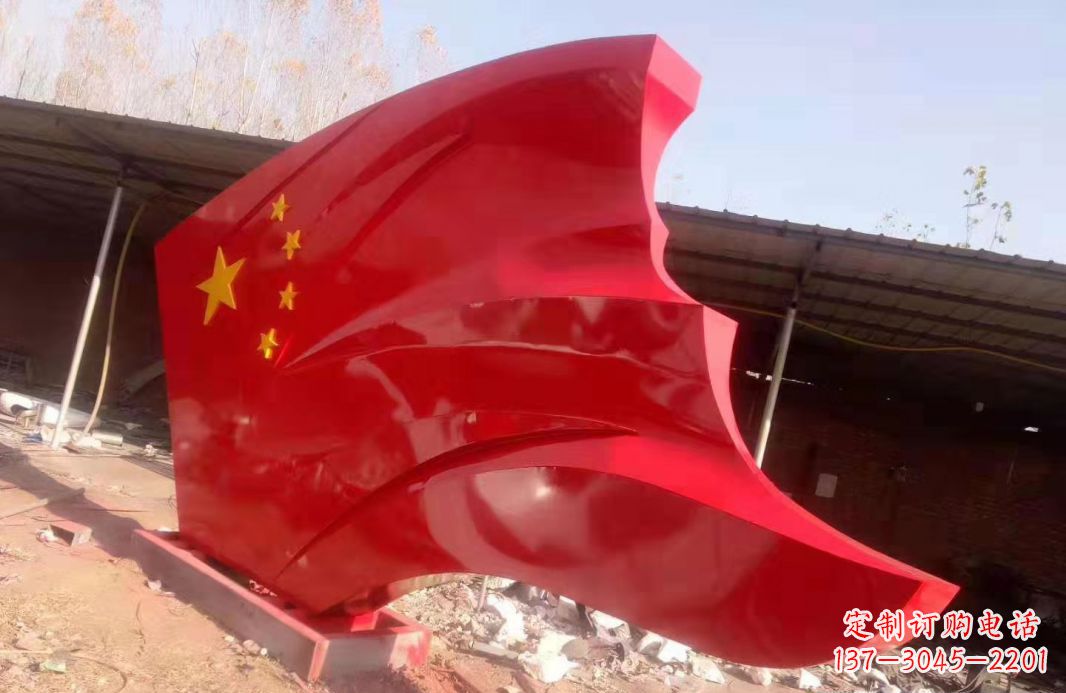 信阳党旗雕塑传承红色基因的象征