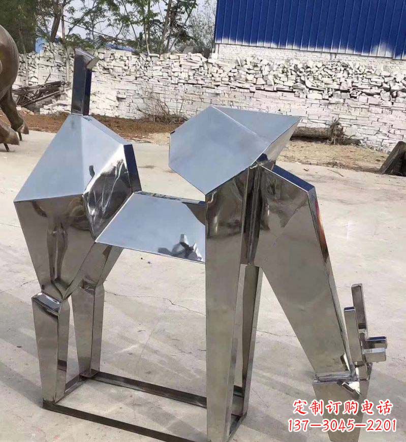 信阳不锈钢锻造的景观小鹿雕塑