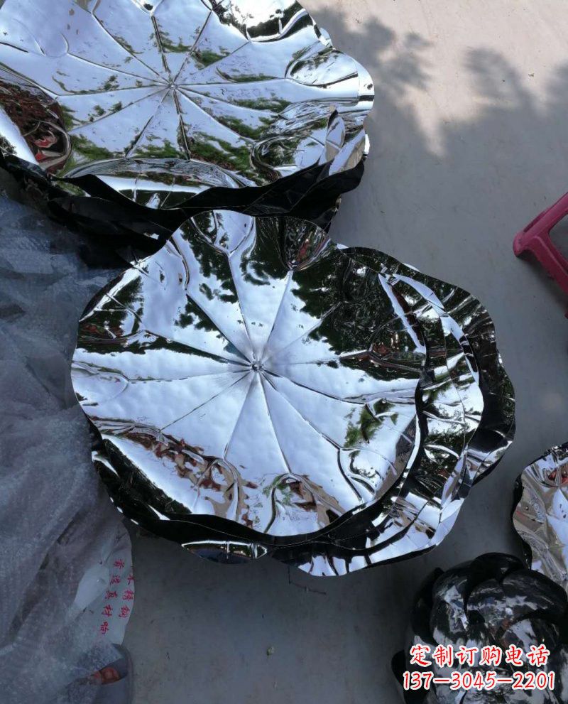 信阳不锈钢锻造的莲花雕塑
