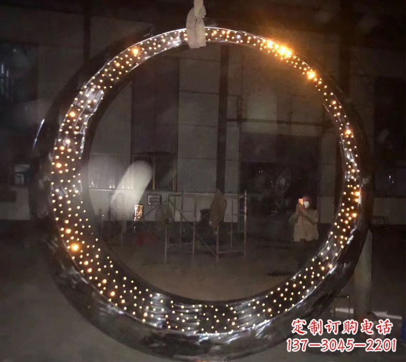 信阳璀璨夜空，不锈钢发光月亮雕塑