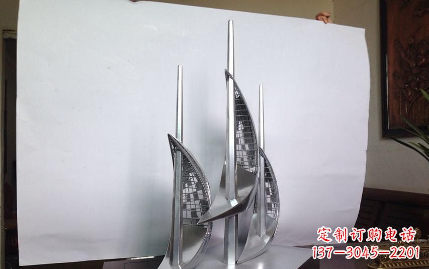 信阳不锈钢帆船雕塑传承精神的象征