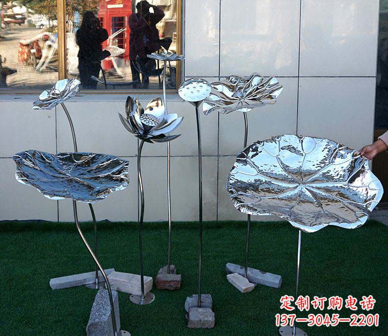 信阳不锈钢雕刻荷花美化环境