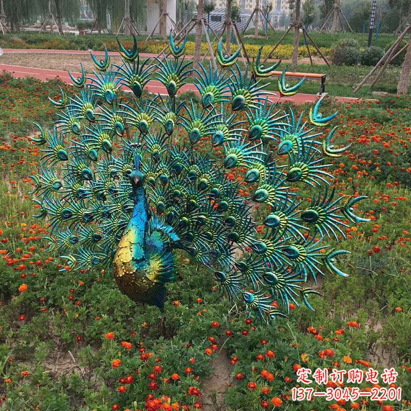 信阳不锈钢仿真孔雀雕塑传承精美绝伦