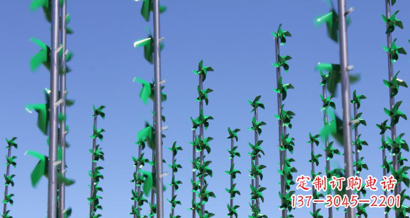 信阳螺旋风车给广场景观带来的旋转欢乐