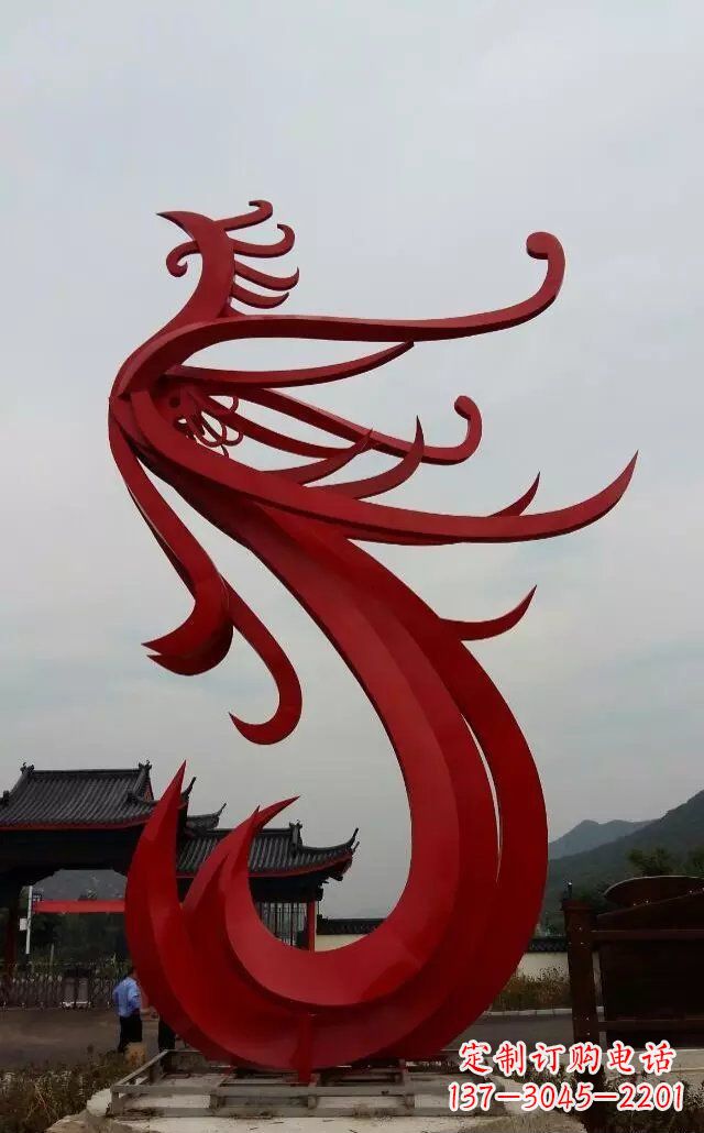 信阳凤凰雕塑象征着和平与繁荣