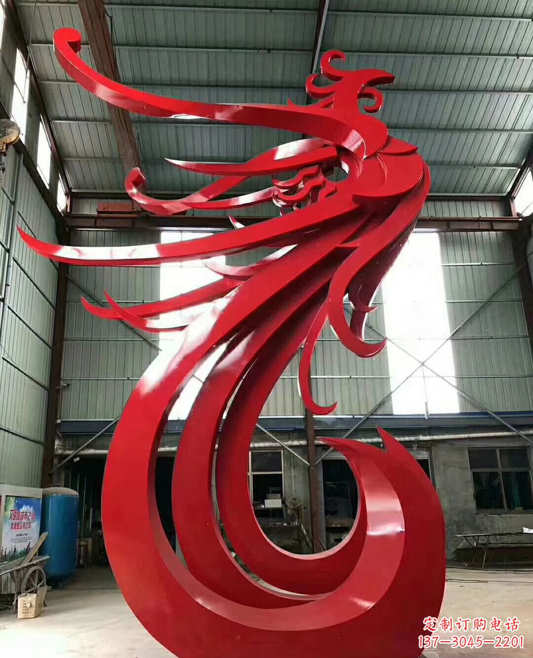 信阳不锈钢凤凰雕塑象征着新生的力量