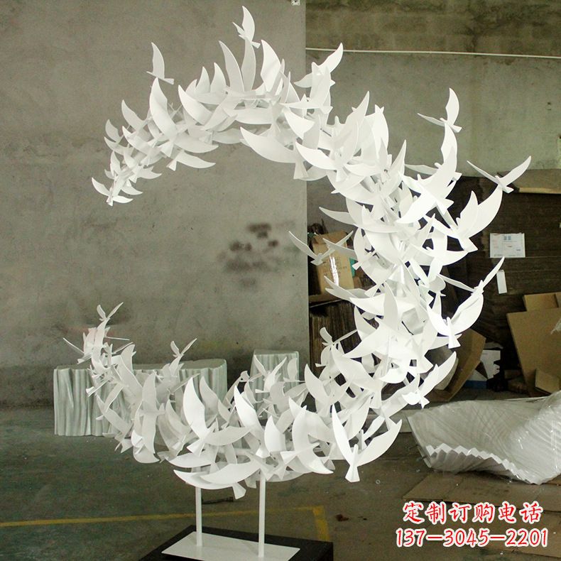 信阳不锈钢鸽子翱翔的象征