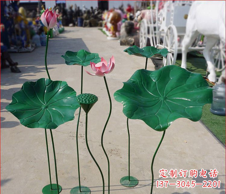 信阳不锈钢荷花雕塑色彩斑斓美不胜收