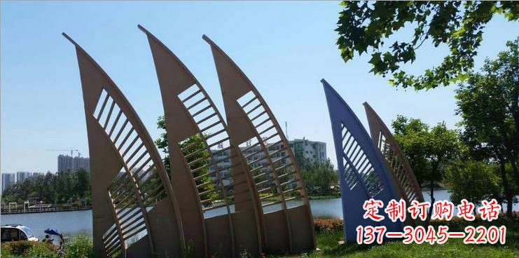 信阳不锈钢公园的船帆雕塑