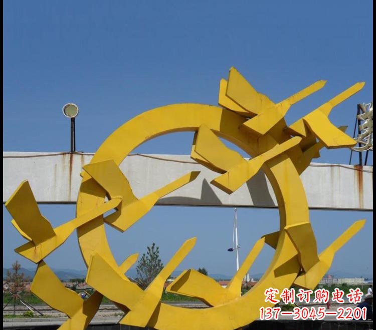 信阳不锈钢大雁雕塑点缀公园美景