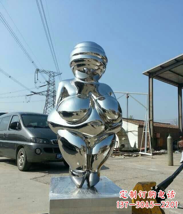 信阳女性之美不锈钢公园的女人雕塑