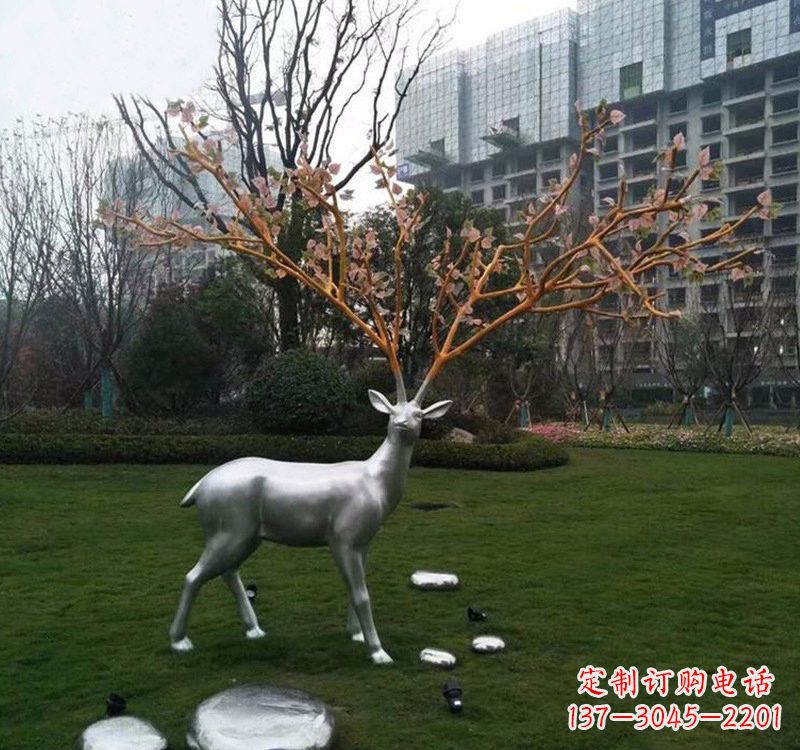 信阳不锈钢公园的梅花鹿雕塑