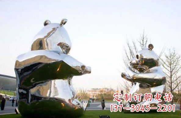 信阳不锈钢熊猫雕塑传递友谊与和平