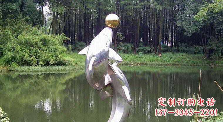 信阳海豚的传说——不锈钢公园顶部雕塑