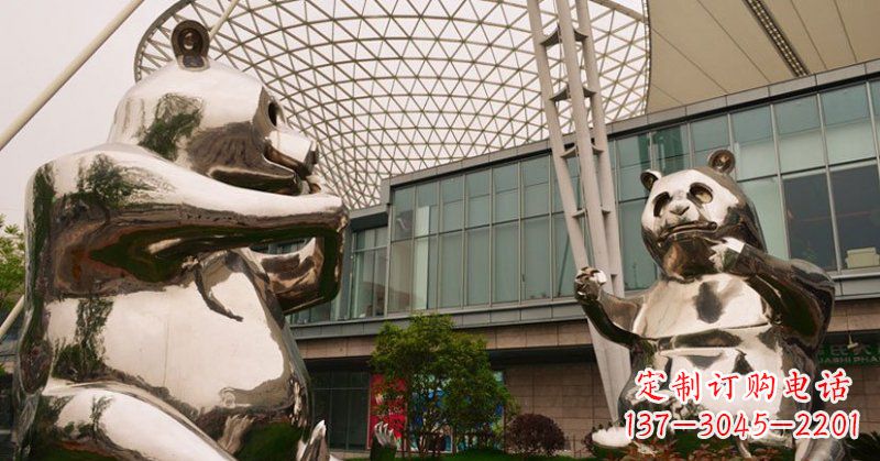 信阳不锈钢公园动物镜面熊猫雕塑