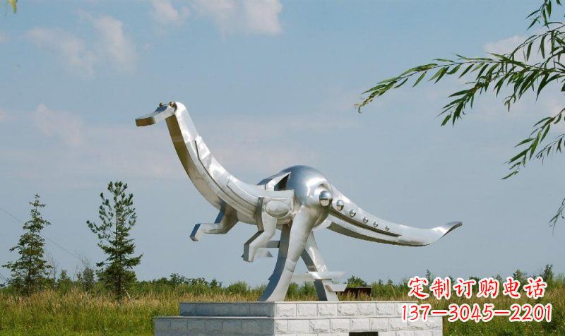 信阳不锈钢鸭嘴龙雕塑艺术与自然完美结合