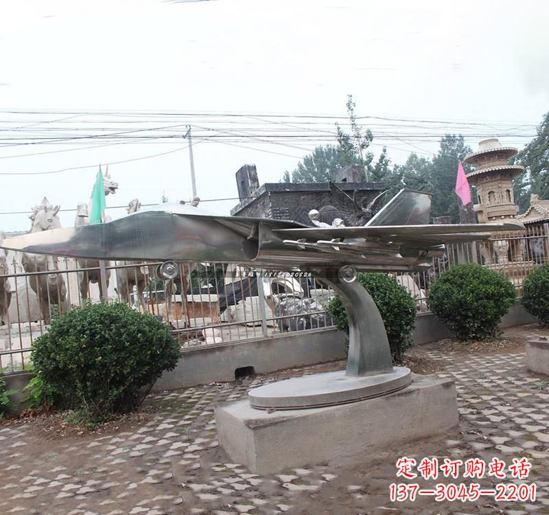 信阳不锈钢飞机雕塑——一种象征着力量与和平的艺术品