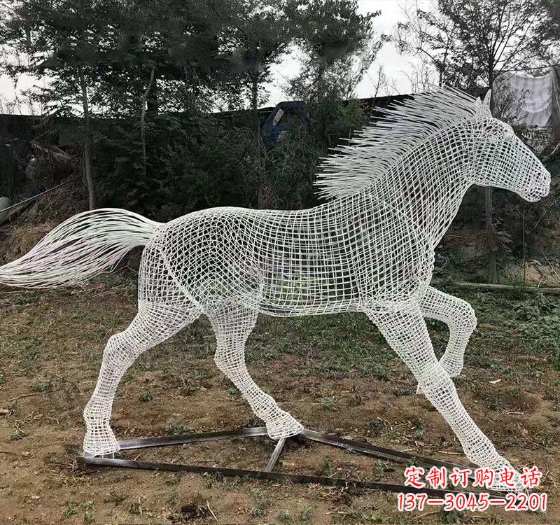 信阳不锈钢公园镂空奔马雕塑——给城市带来动感