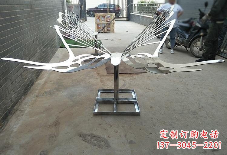 信阳非凡之美不锈钢公园的蝴蝶雕塑