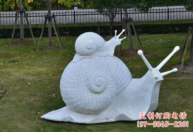 信阳不锈钢公园的“母子蜗牛”雕塑
