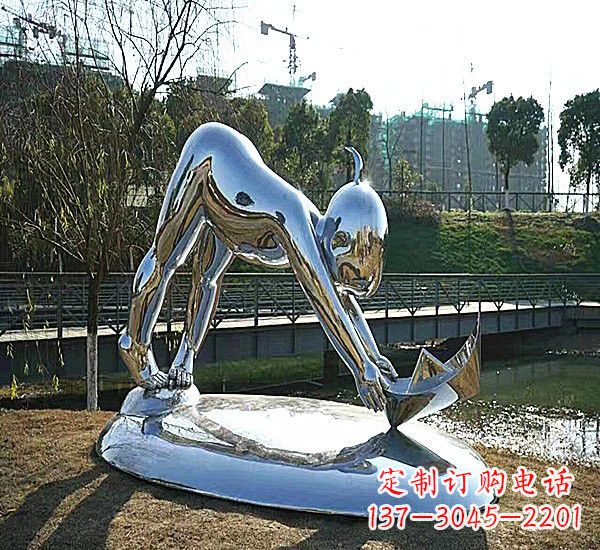 信阳不锈钢公园里的儿童雕塑