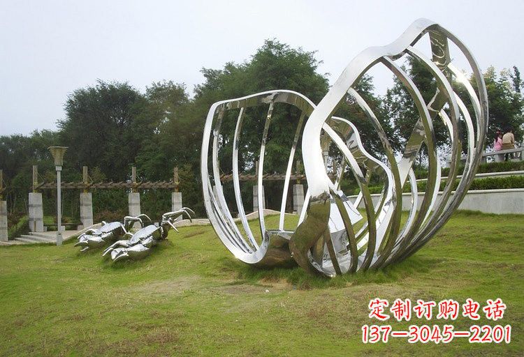 信阳不锈钢公园里的贝壳雕塑