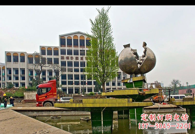 信阳不锈钢石榴雕塑灿烂的艺术之美