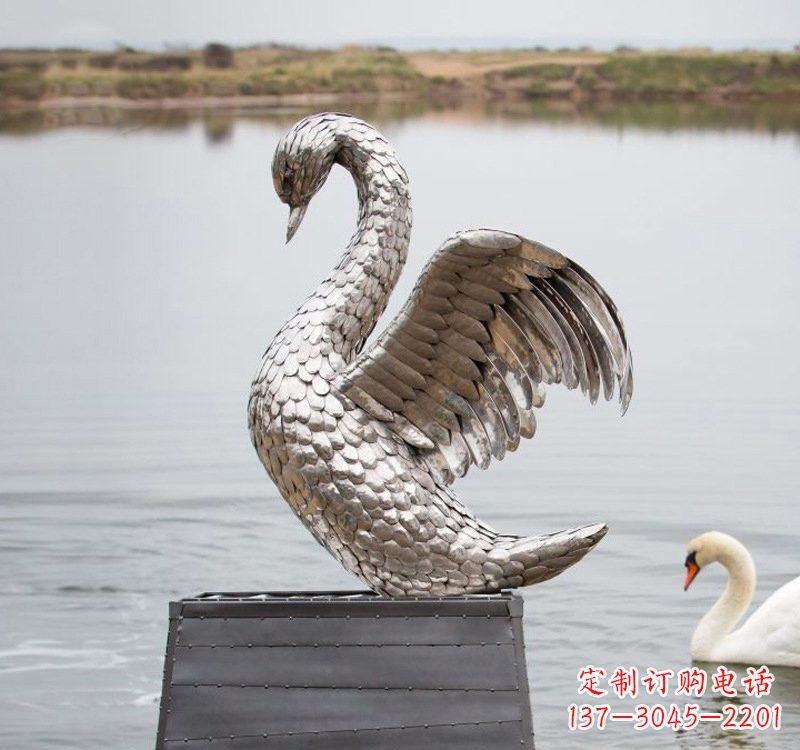 信阳不锈钢雕刻的优雅天鹅