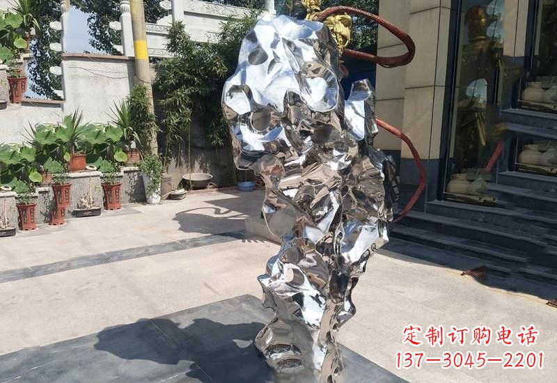 信阳太湖石雕塑传承中华文化精髓