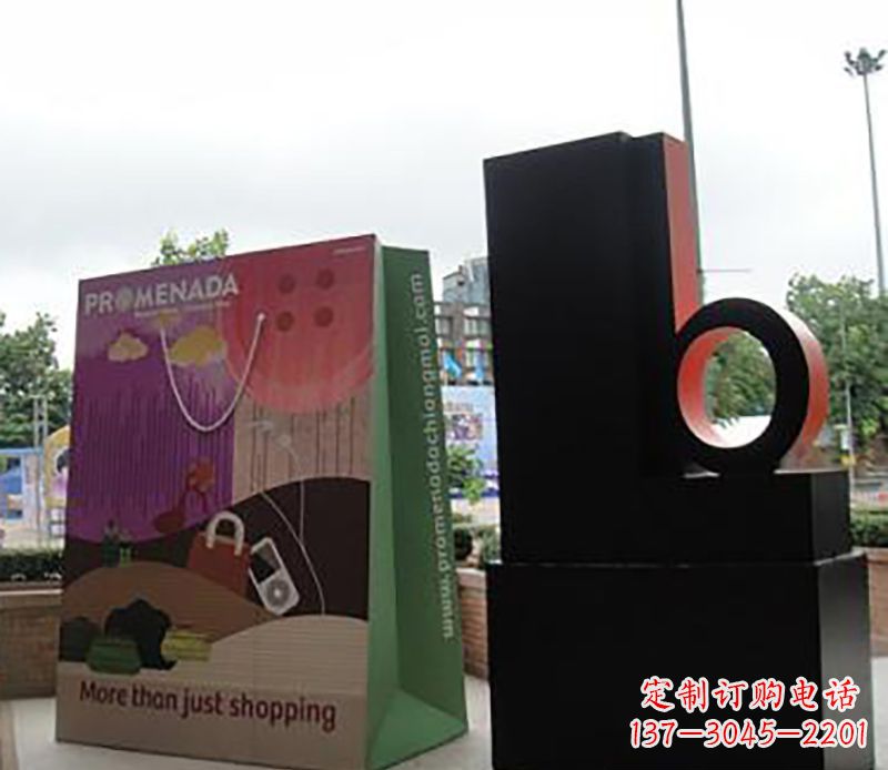 信阳不锈钢购物袋雕塑为公园带来现代风格