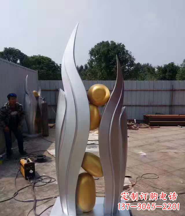 信阳不锈钢广场翅膀雕塑象征着自由之翼