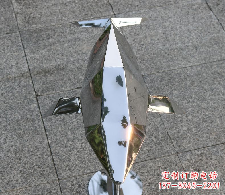 信阳海豚雕塑令不锈钢广场更加灿烂