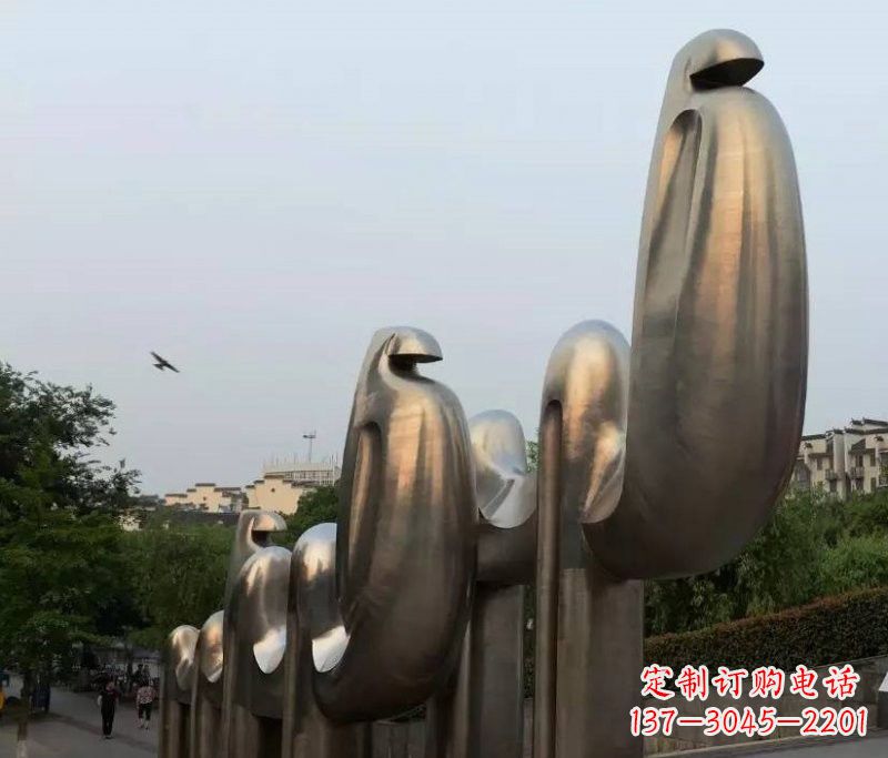 信阳不锈钢骆驼雕塑给城市增添新魅力