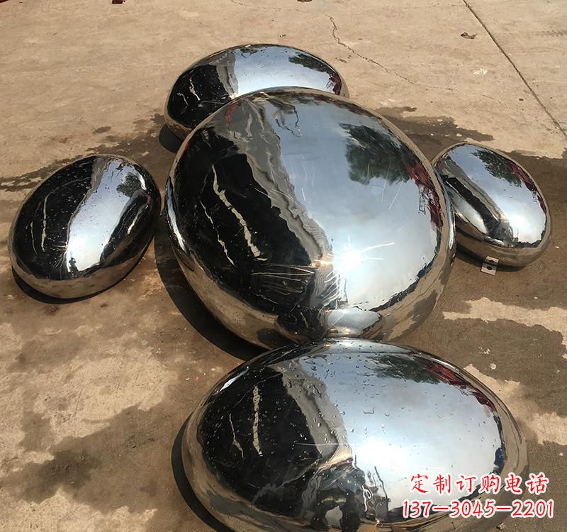 信阳不锈钢水滴雕塑精致而又充满力量