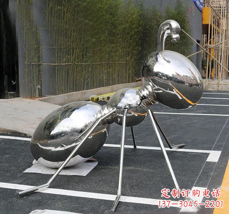 信阳不锈钢蚂蚁雕塑——象征力量与智慧
