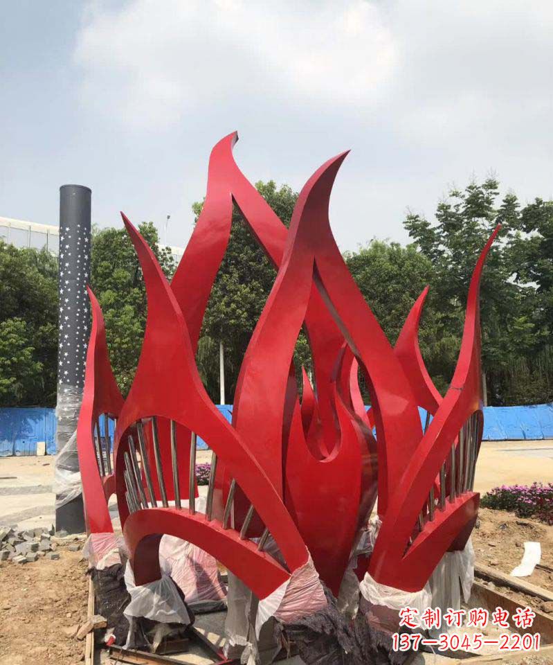 信阳不锈钢树叶雕塑美丽而持久的艺术