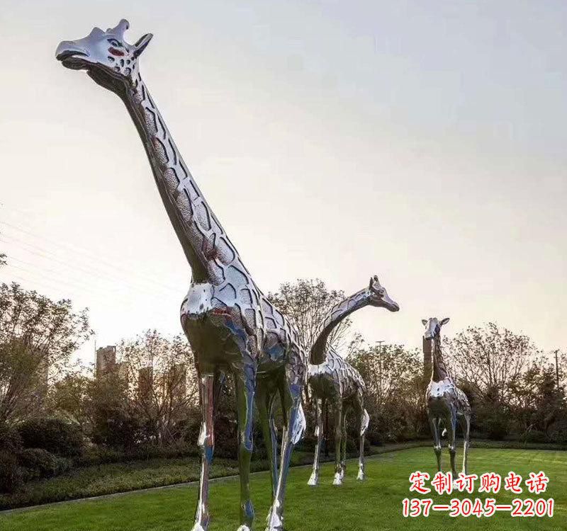 信阳不锈钢长颈鹿雕塑美丽的艺术精神