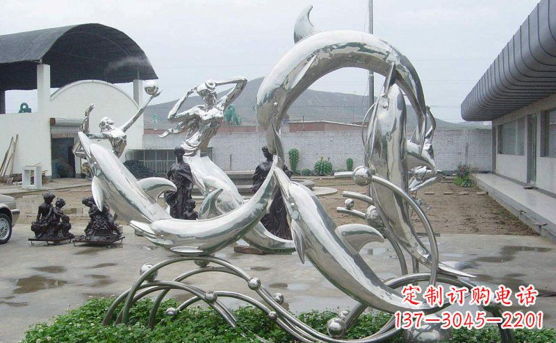 信阳不锈钢海豚的灵动嬉戏