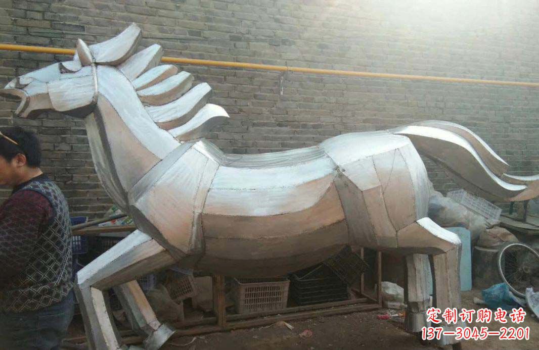 信阳不锈钢户外马雕塑精美的艺术装点