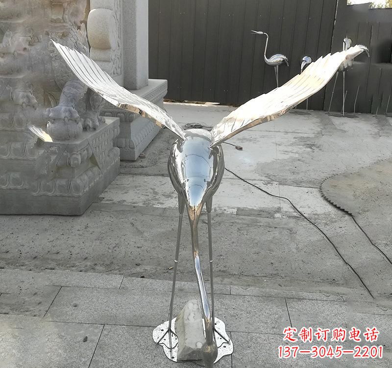 信阳不锈钢仙鹤雕塑美丽与坚固并存