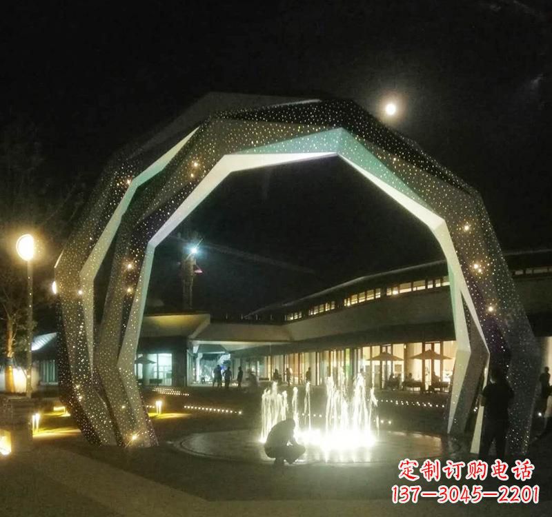 信阳不锈钢户外拱门雕塑精美线条点缀美景