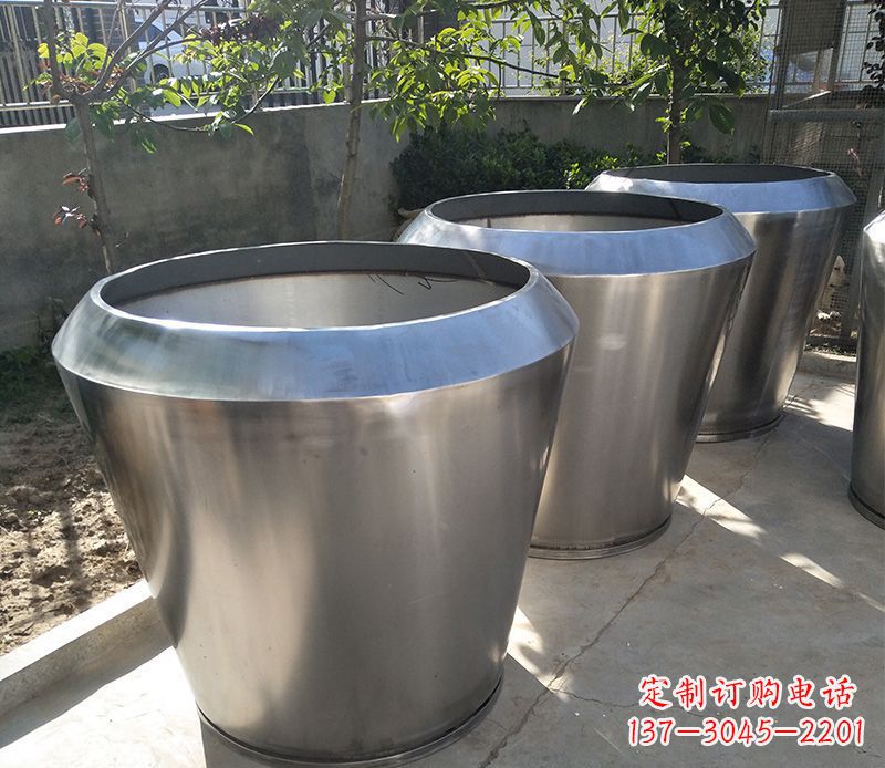 信阳不锈钢花盆雕塑给你的家园增添一份独特的美
