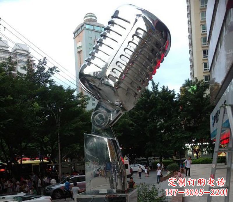 信阳不锈钢话筒雕塑象征传统文化和新时代
