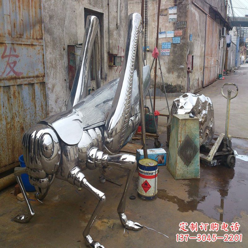 信阳不锈钢蝗虫雕塑营造美好的自然环境